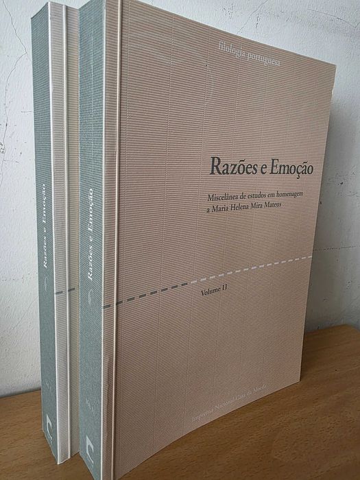 2 volumes de "Razões e Emoção". Miscelânea de estudos em Homenagem a Maria Helena Mira Mateus