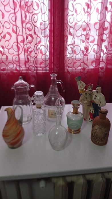 Продам графины,кувшины разные.