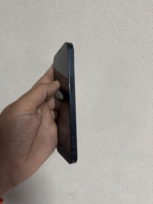 iPhone 13 128 GB Midnight (темно-синій)