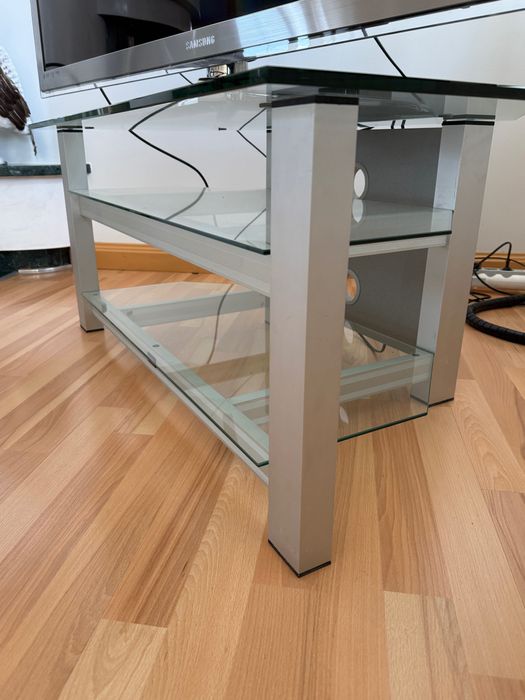 Stolik szklany pod telewizor