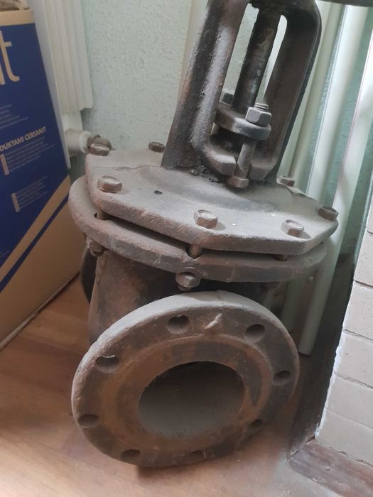 Задвижка на 100 чав.