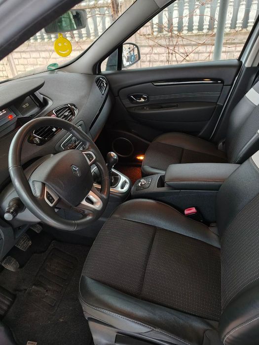 Продам своє авто Рено Сценік 2011 року.