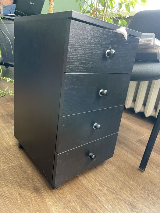 Стіл офісний і тумбочка