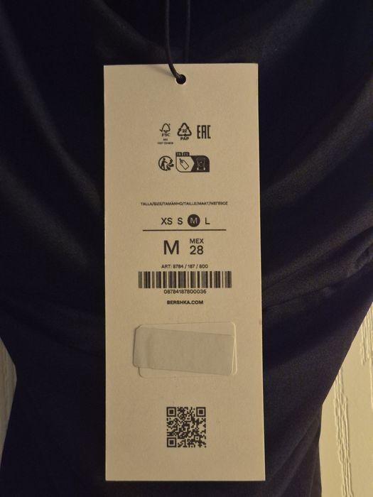 Czarny top na ramiączkach  Bershka