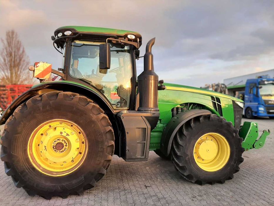 Трактор John Deere 8370 R
