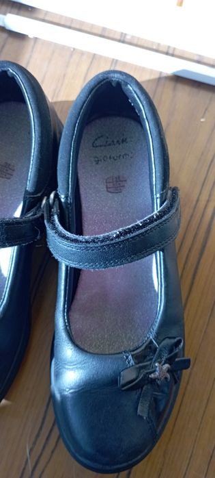 Продам туфли Clark на девочку в отличном состоянии.
