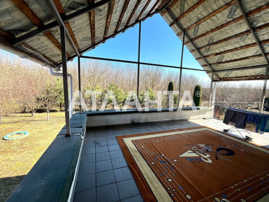 Продаж котеджу в смт Запитів + 10 соток землі.