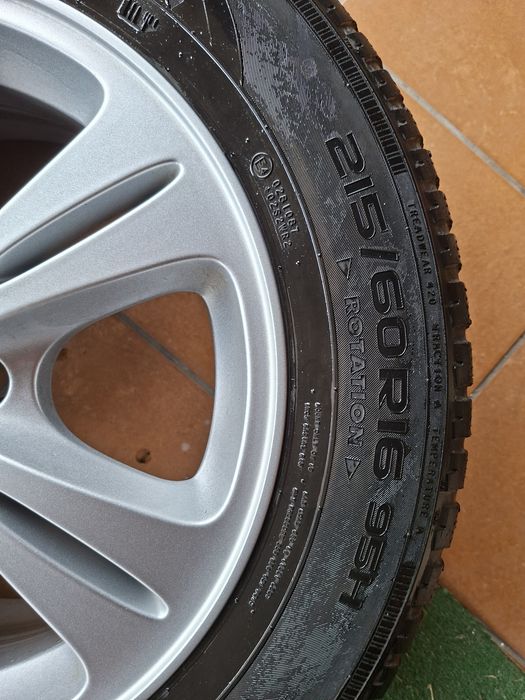4 Koła Ford 16 cali zima 215/60/R16 Nokian