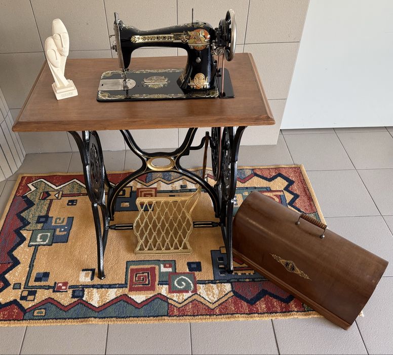 Singer redtaurada e a coser