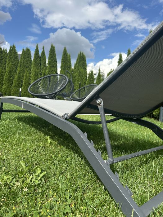 Leżak ogrodowy szary