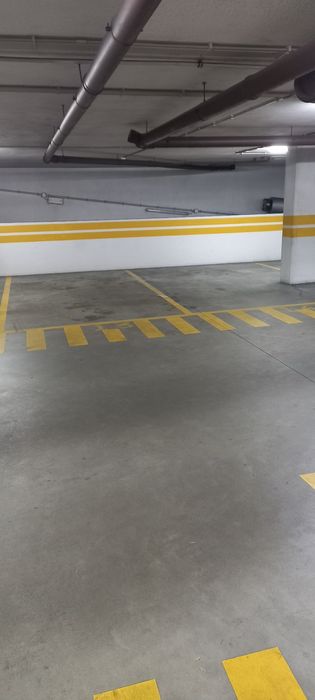 Arrenda-se dois lugares de garagem