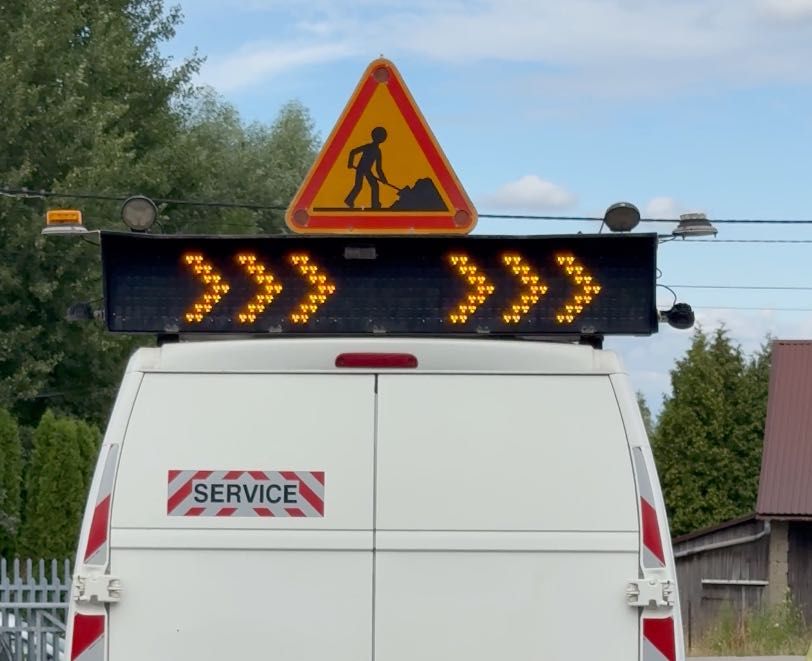 Panel Komunikatów Drogowych Wyświetlacz na auto malowanie pasów tablica LED