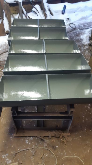 Бункерні кормушки для свиней