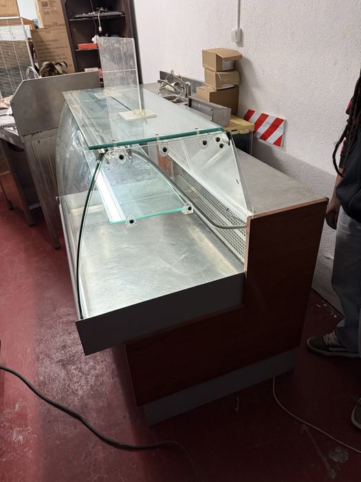 Vitrina Jordão 1m Vidro Curvo (Para Reparar ou Neutra)