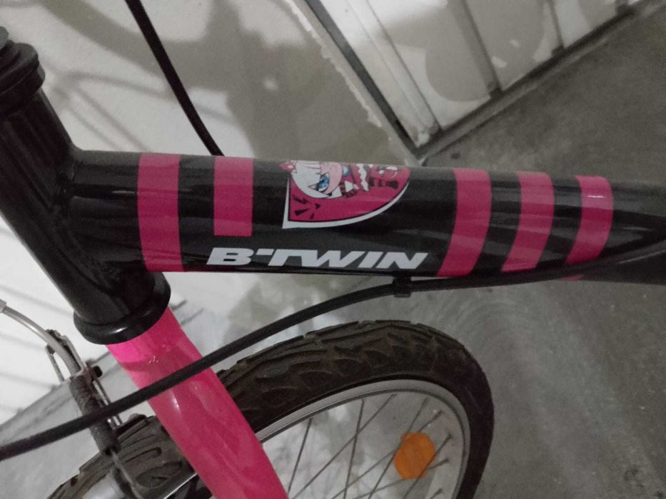 Bicicleta para menina B-Twin 24", preto e cor-de-rosa com mudanças