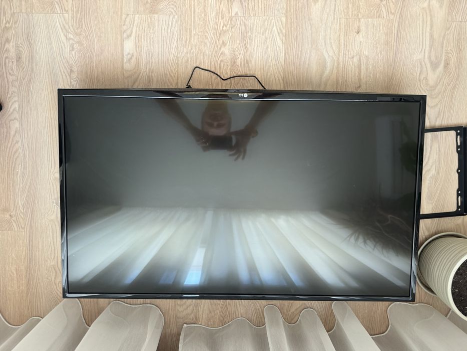 LG 43LH513V 43” Full HD + настінне кріплення