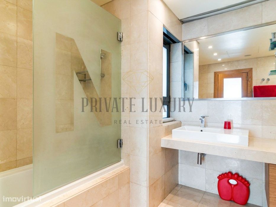 Moradia Exclusiva T5 com Piscina Interior e Exterior, Ginásio e Vis...