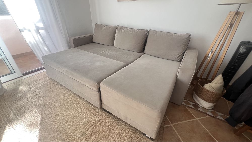 Oportunidade | 2 sofás-cama | 1 deles com chaise-longue