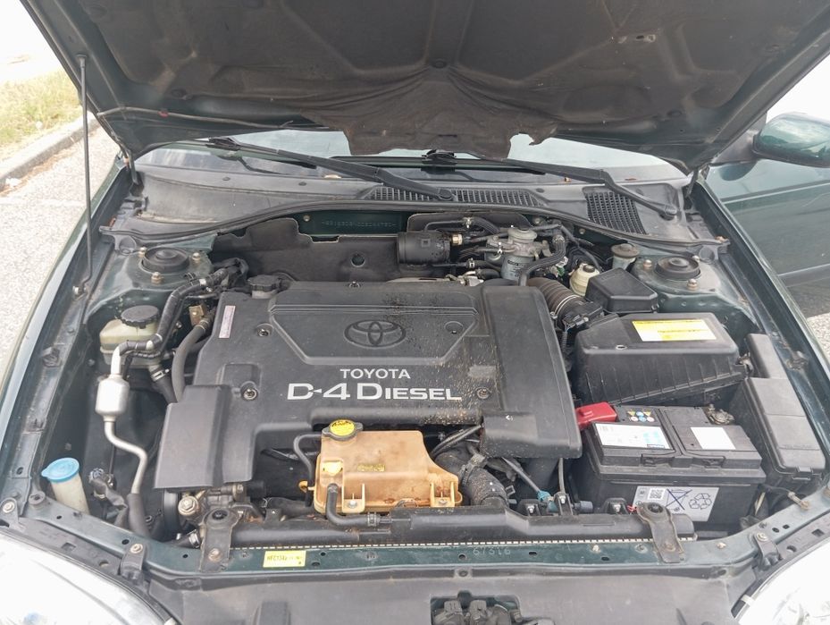 Toyota Avensis verde