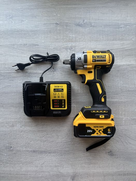 Комплект Гайковерт DeWalt DCF880