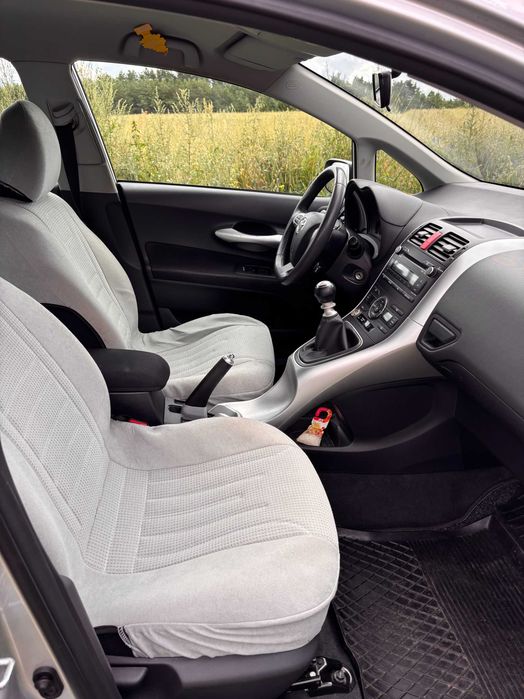 Toyota Auris 1.6 Benzyna 132 KM  2011 r.  Manual 6-biegów