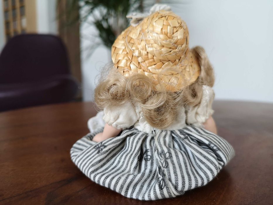 Porcelanowa laleczka, kolekcjonerska