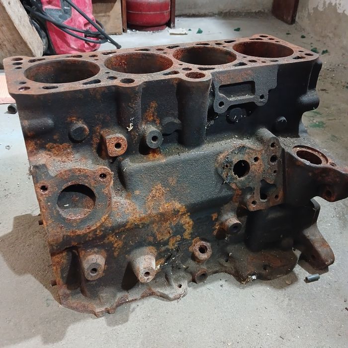 Блок 1.8 фольцваген Авді без вироботки