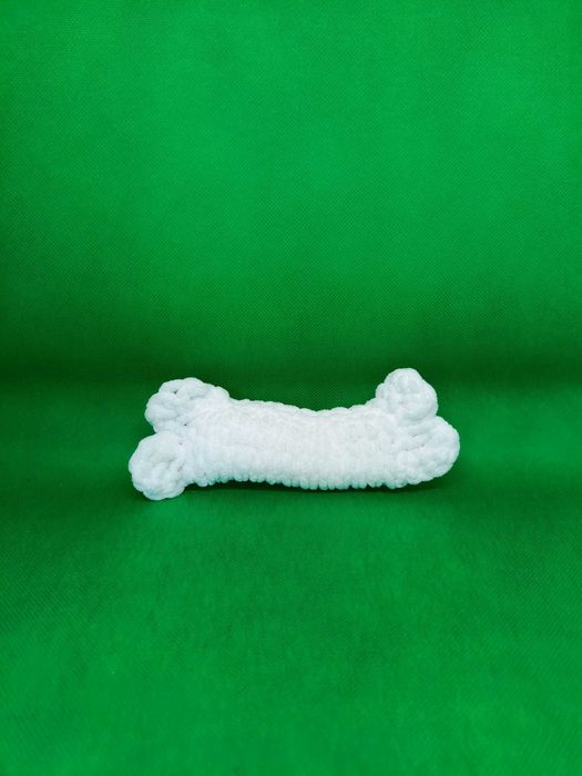 Mała kostka z włóczki bez wypełnienia długość 17 cm