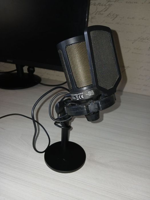 микрофон Nor-Tec RGB с поп-фильтром и подставкой