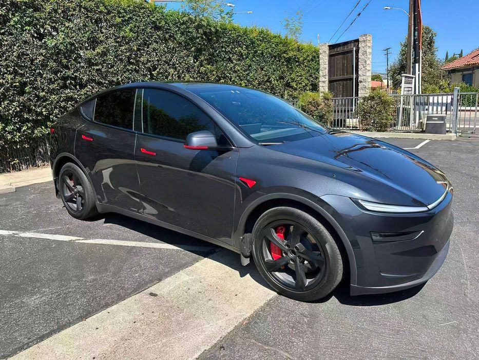 Tesla Model Y Premium      2026