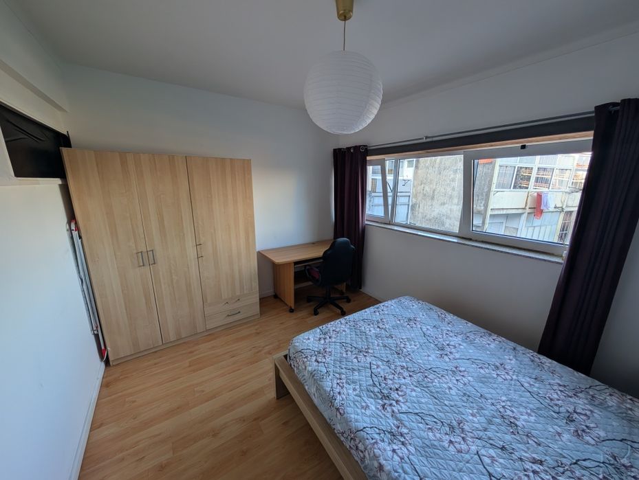 Quarto alugar junto ao Metro Gaia