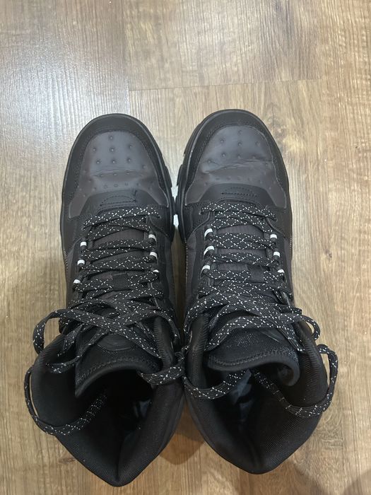 Кросівки Puma.