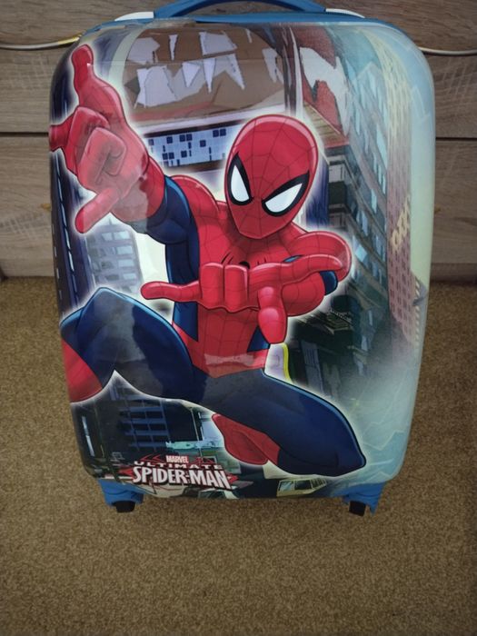 Продам детские чемодан