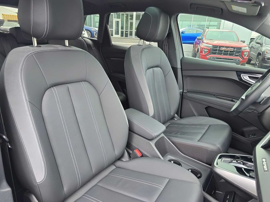 Audi Q4 e-tron      2023