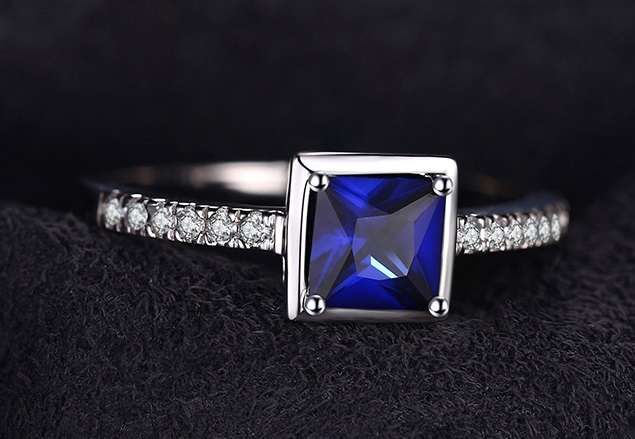 Anel de prata NOVO - zircónia azul (claro ou escuro)