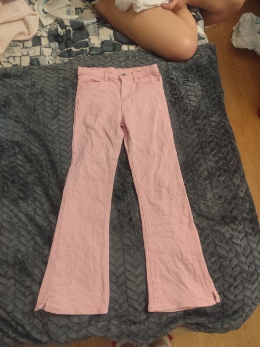 Jeansy z rozszerzonymi nogawkami