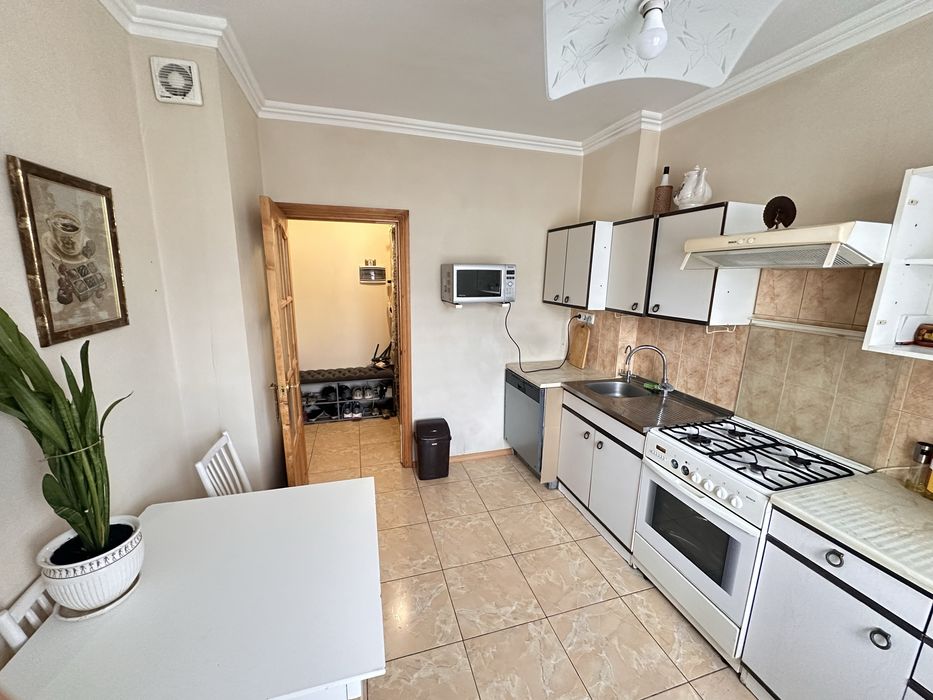 Продаж 3-кімнатної квартири, Драгоманова 25