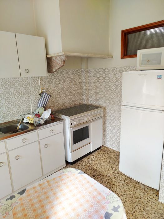 Alugo quarto em apartamento de estudantes