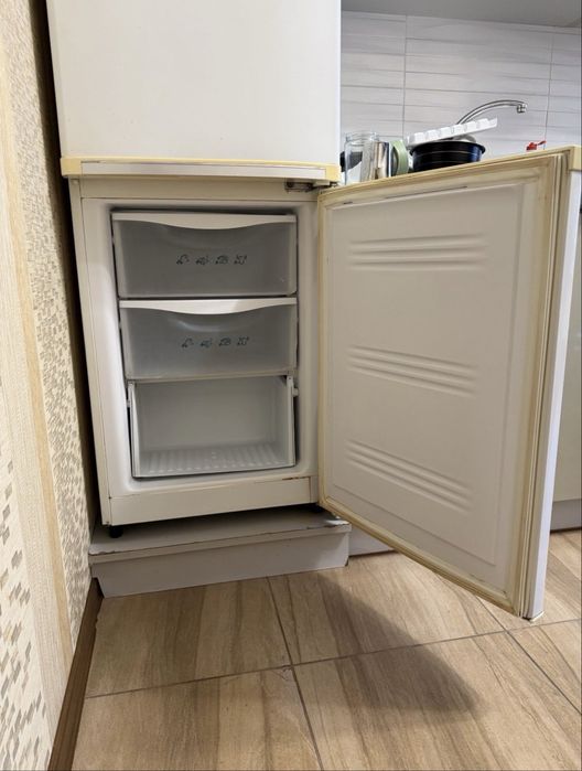 Холодильник Samsung