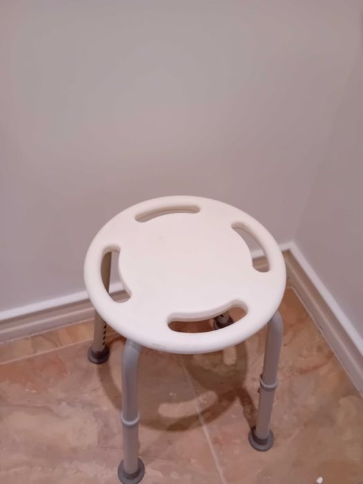 Banco de apoio ao banho