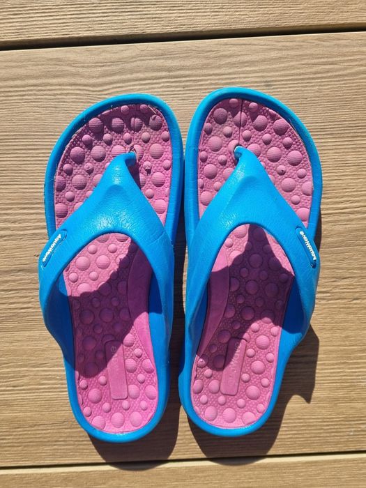 Dziewczęce klapki basenowe rozm. 35