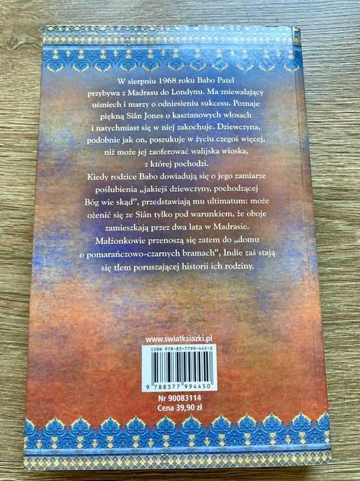 Poszukiwacze szczęścia-Doshi Tishani. Romans