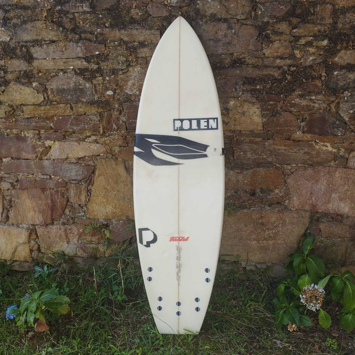 Prancha de surf POLEN 5`9" pronta para mar adentro e boas ondas!