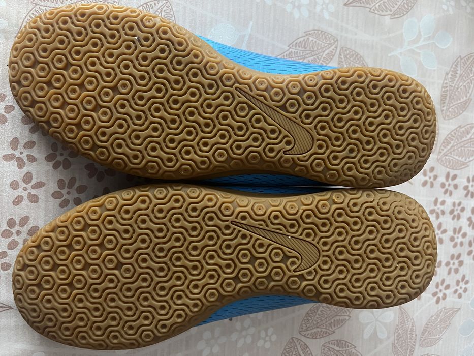 Футзалки сороконожки Nike