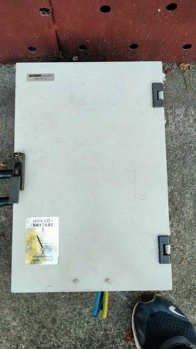 Skrzynka elektryczna natynkowa zewnętrzna