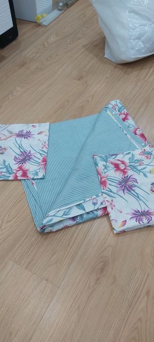 Capa de edredom com almofadas