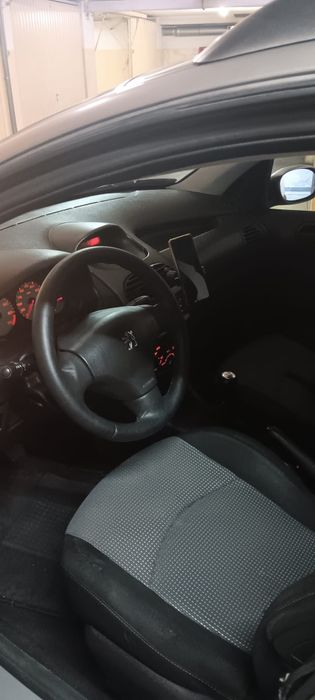 Vende se Peugeot 206