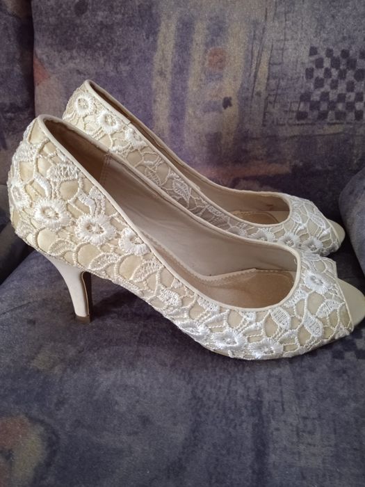 Buty z haftem b.ładne roz. 37 stan bdb+