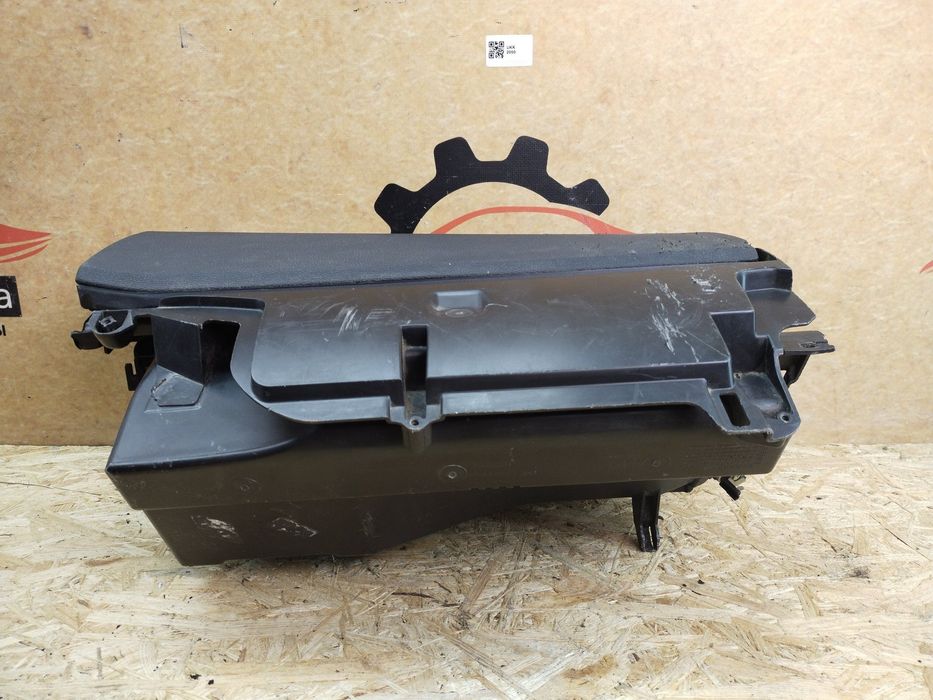Mercedes E-Class C207 W207 2009-2017 бардачок A2076800091