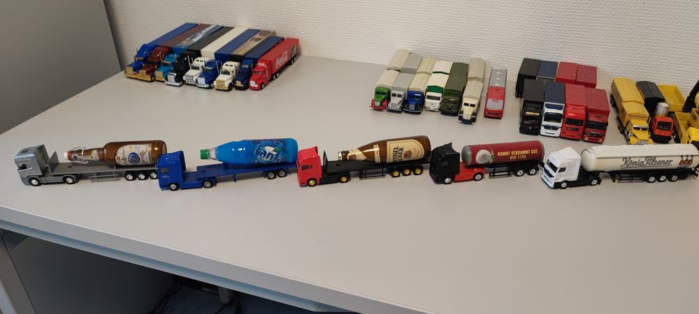 Колекція масштабних моделей авто вантажівок. Масштаб 1:87.